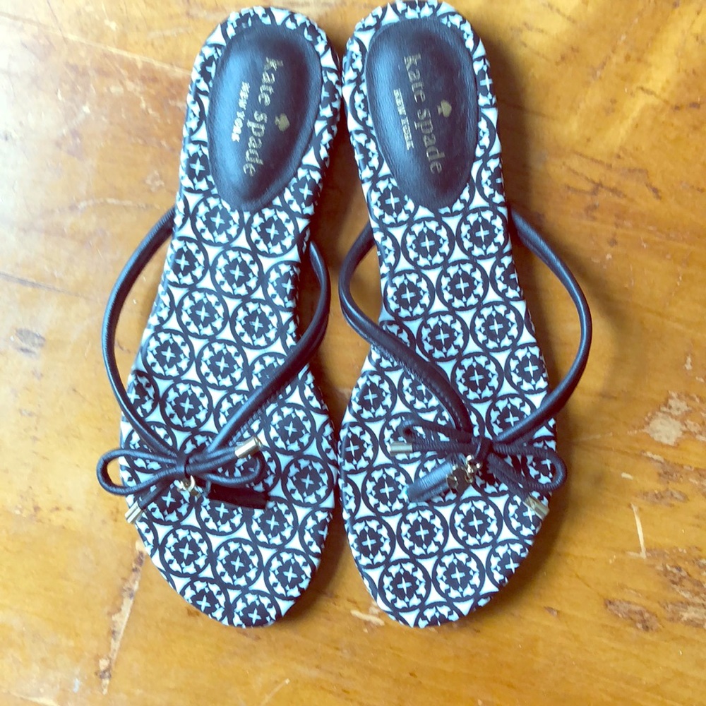 Kate Spade charm thong sandal size 8